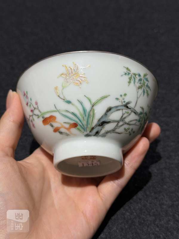 清乾隆 粉彩萱花仙草纹小碗 - 图2